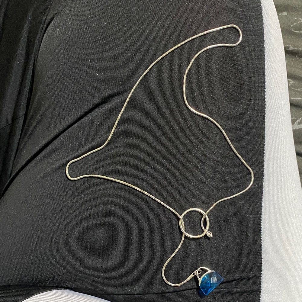 Elegant Blue Pendant Necklace